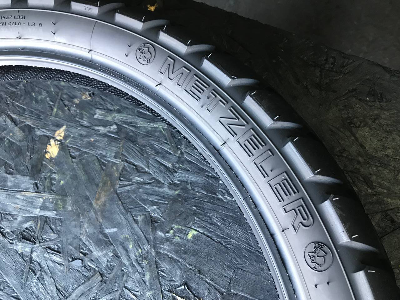 90/90 R21 Metzeler Tourance Front