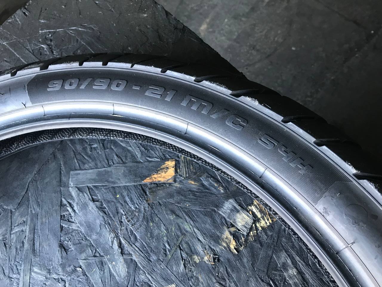 90/90 R21 Metzeler Karoo Street