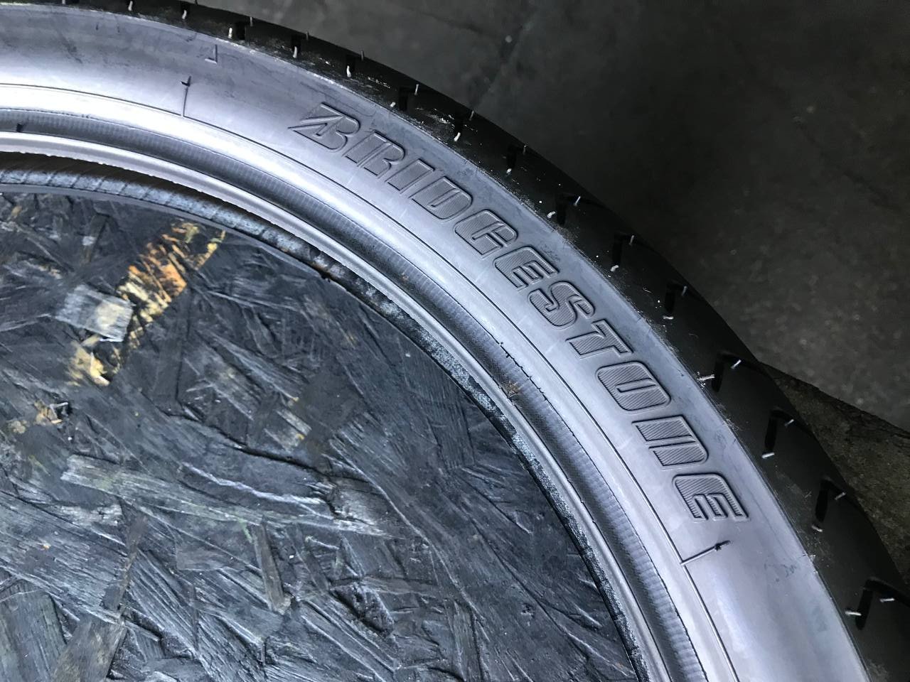 90/90 R21 Bridgestone Exedra Max