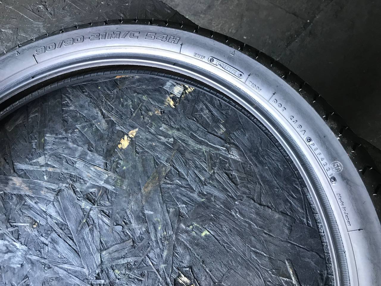 90/90 R21 Bridgestone Exedra Max