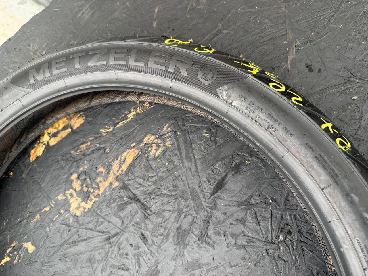 90/90 R21 Metzeler Tourance NEXT 2