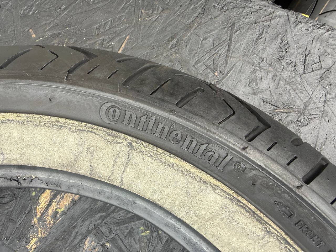 130/90 R16 Continental ContiLegend