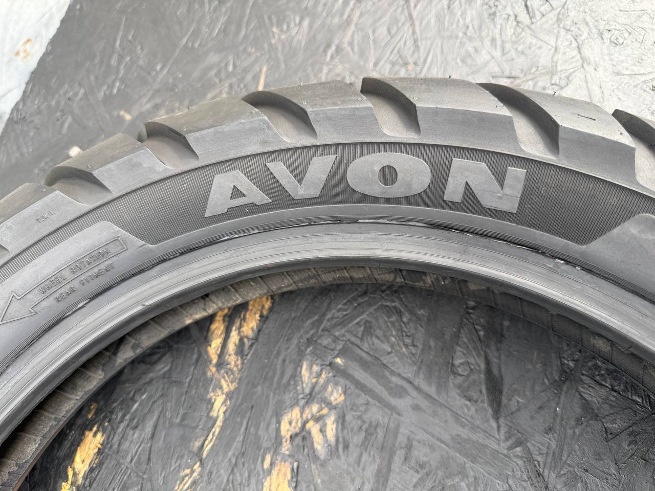 130/80 R17 Avon Distanzia