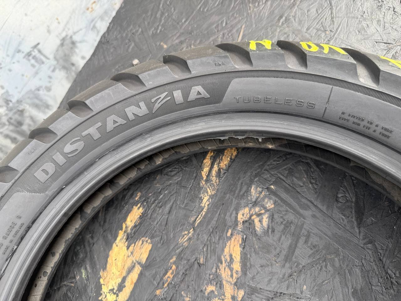 130/80 R17 Avon Distanzia