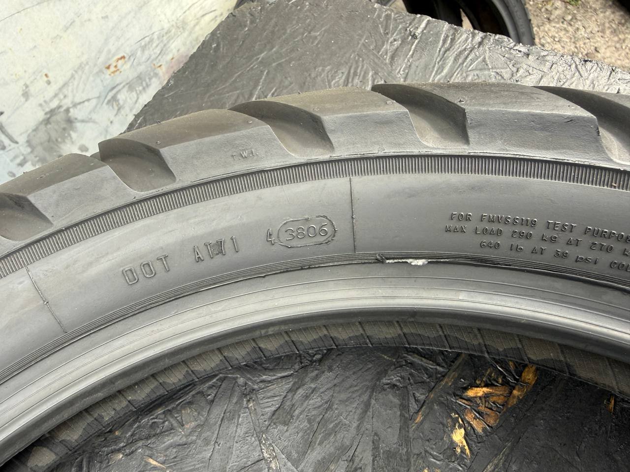 130/80 R17 Avon Distanzia