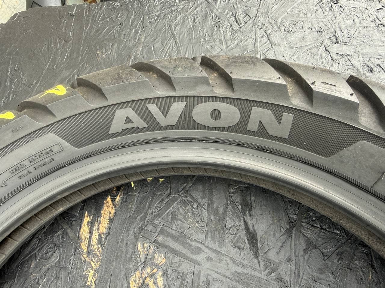 130/80 R17 Avon Distanzia