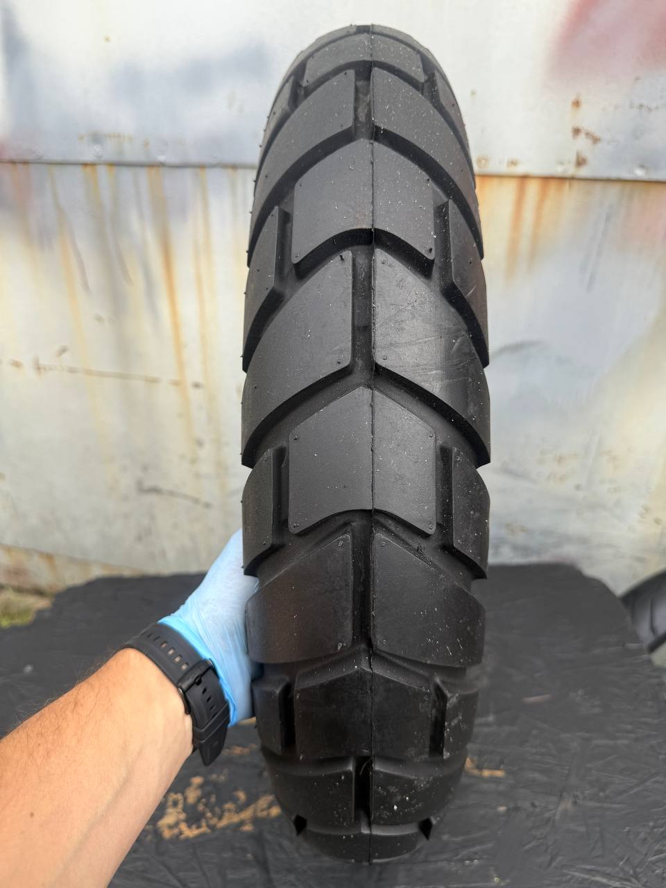 130/80 R17 Avon Distanzia