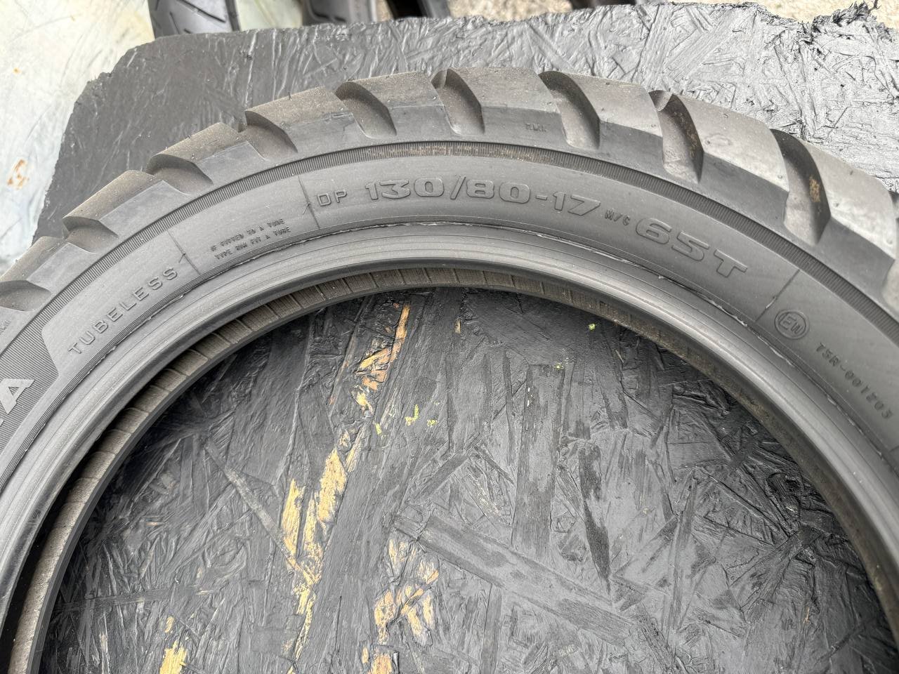 130/80 R17 Avon Distanzia