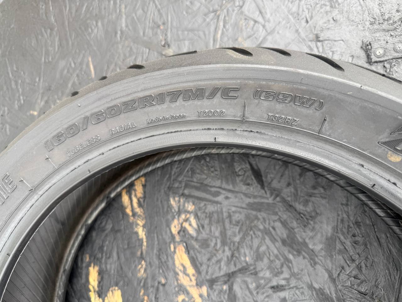 160/60 R17 Bridgestone Battlax Sport Touring T32R