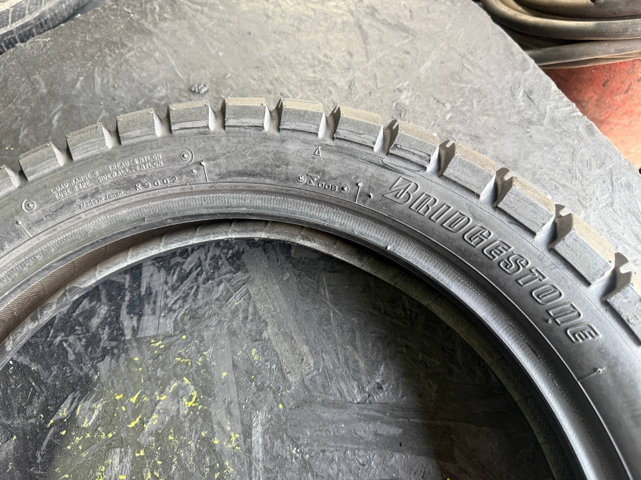 120/90 R17 Bridgestone Trail Wing 42