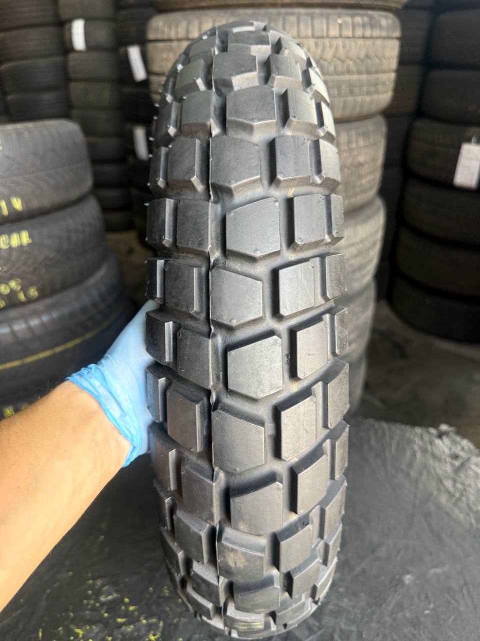 120/90 R17 Bridgestone Trail Wing 42