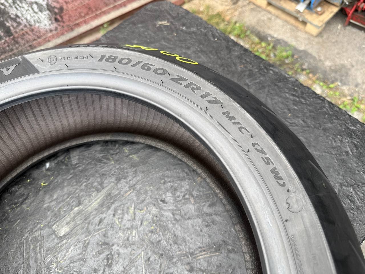 180/60 R17 Pirelli Diablo Rosso IV