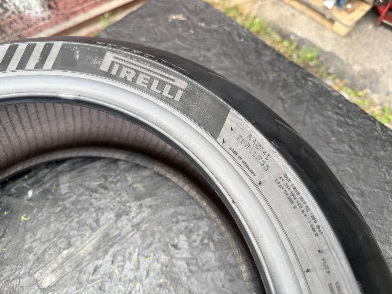 180/60 R17 Pirelli Diablo Rosso IV