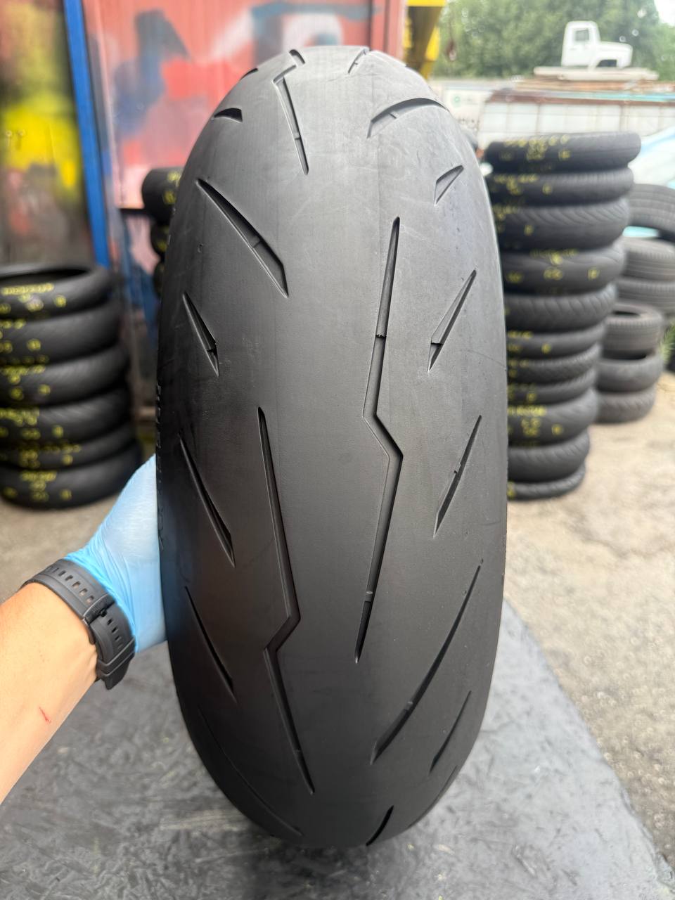 180/60 R17 Pirelli Diablo Rosso IV
