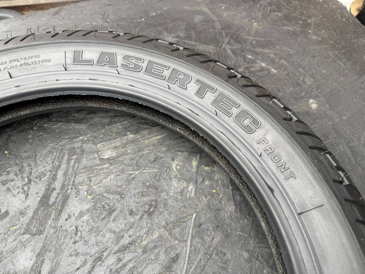 110/80 R17 Metzeler Lasertec