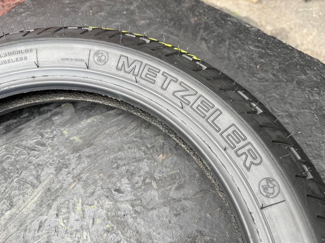 110/80 R17 Metzeler Lasertec