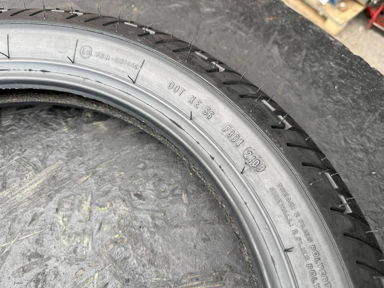 110/80 R17 Metzeler Lasertec