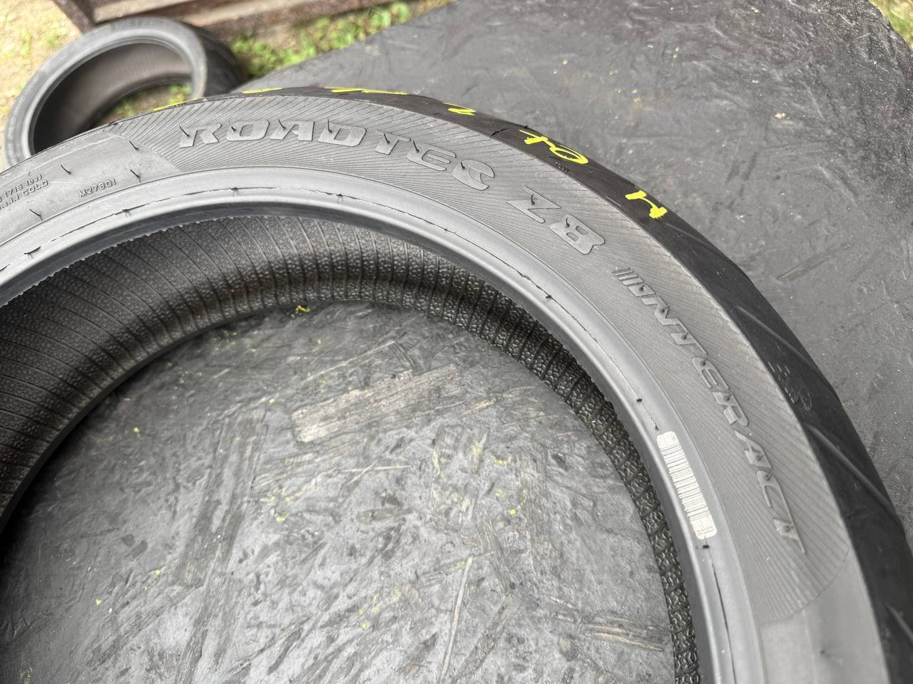 160/60 R17 Metzeler Roadtec Z8 Interact