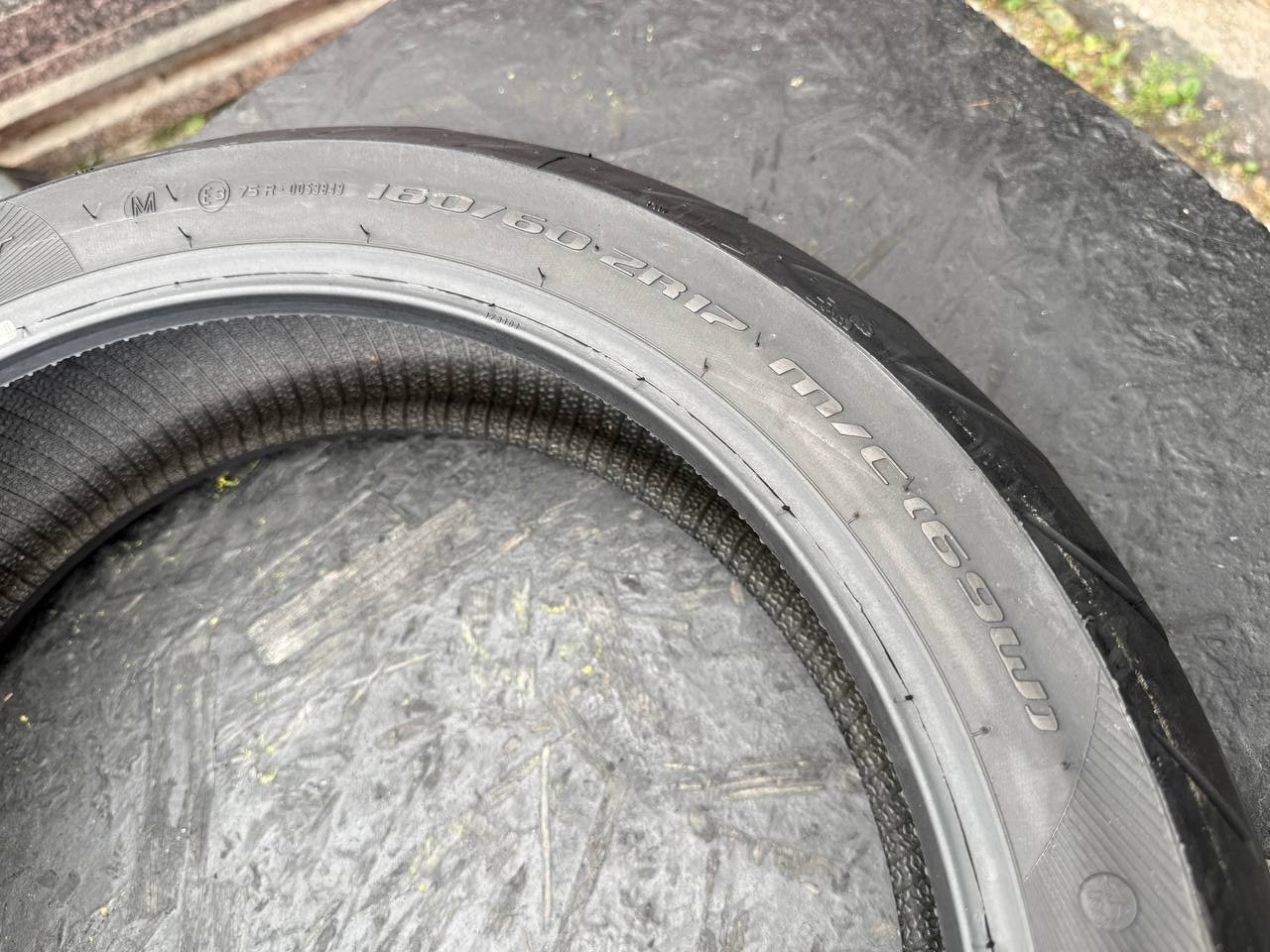 160/60 R17 Metzeler Roadtec Z8 Interact