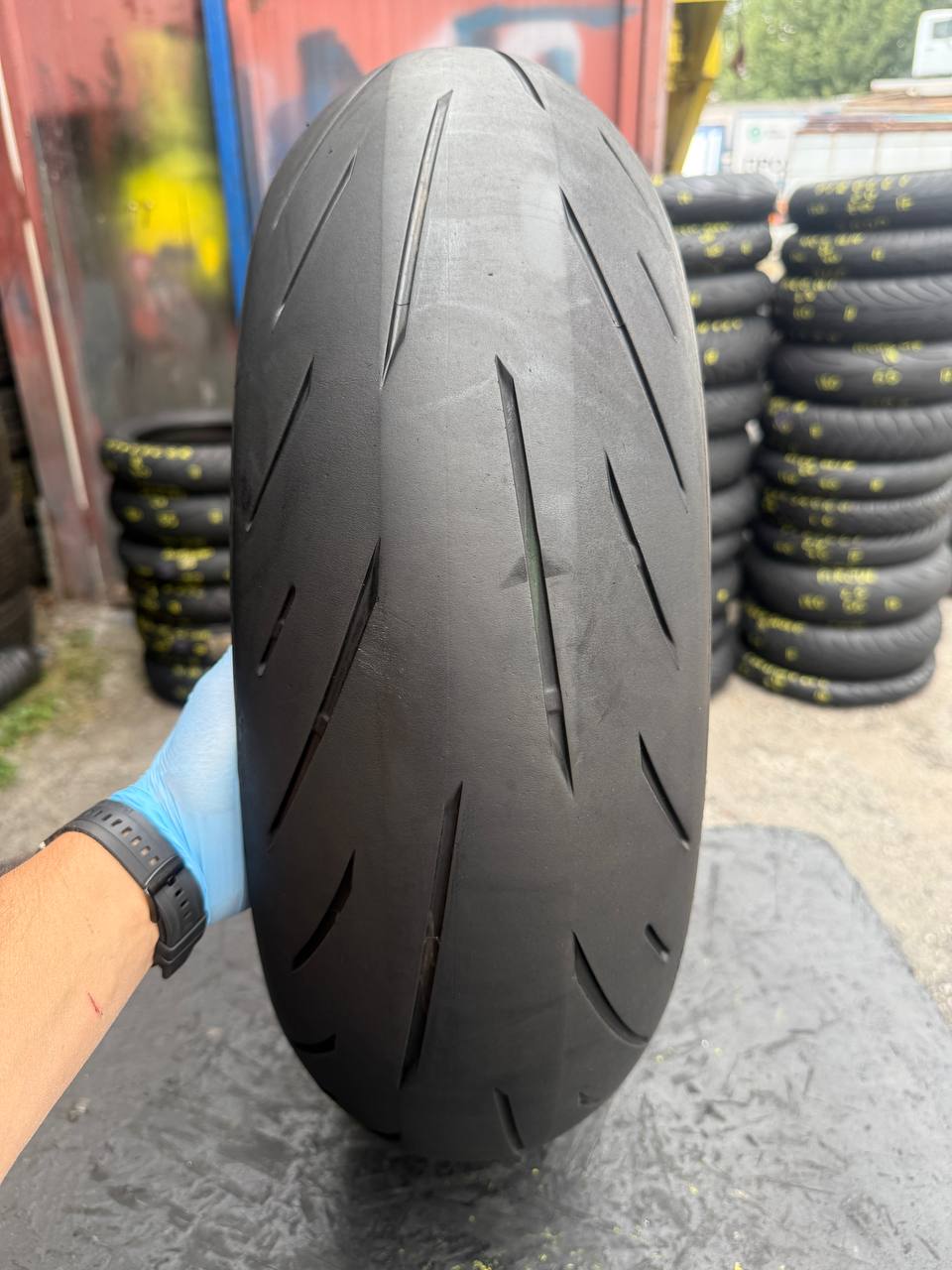 200/55 R17 Bridgestone Battlax Hypersport S22R
