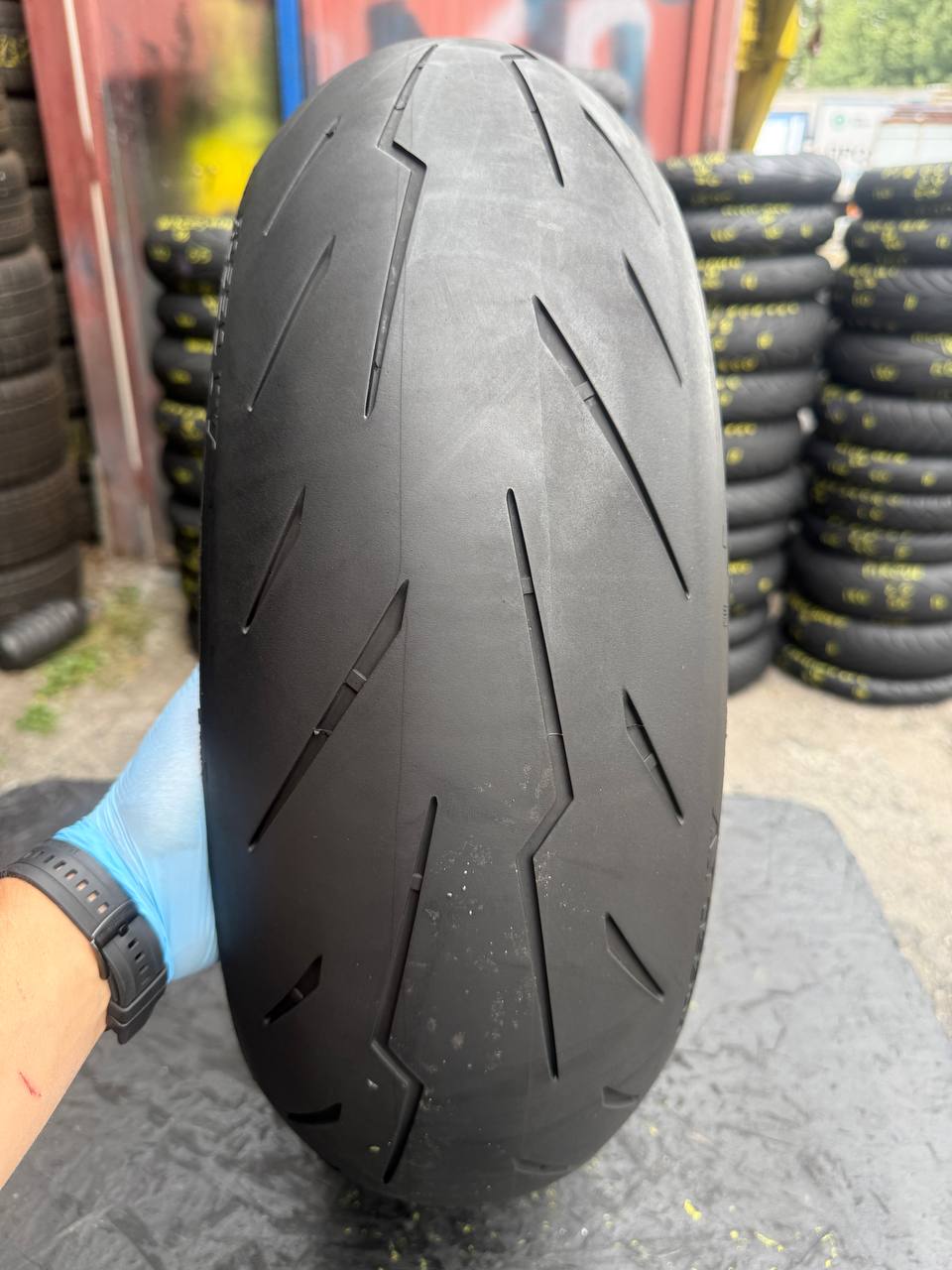 180/55 R17 Pirelli Diablo Rosso IV