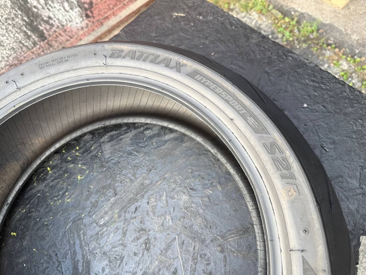 180/55 R17 Bridgestone Battlax Hypersport S21R