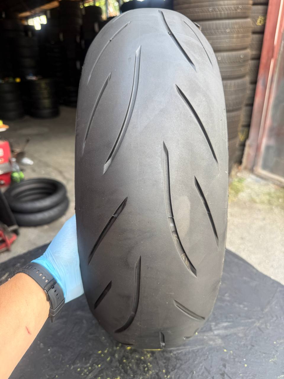 180/55 R17 Bridgestone Battlax Hypersport S21R