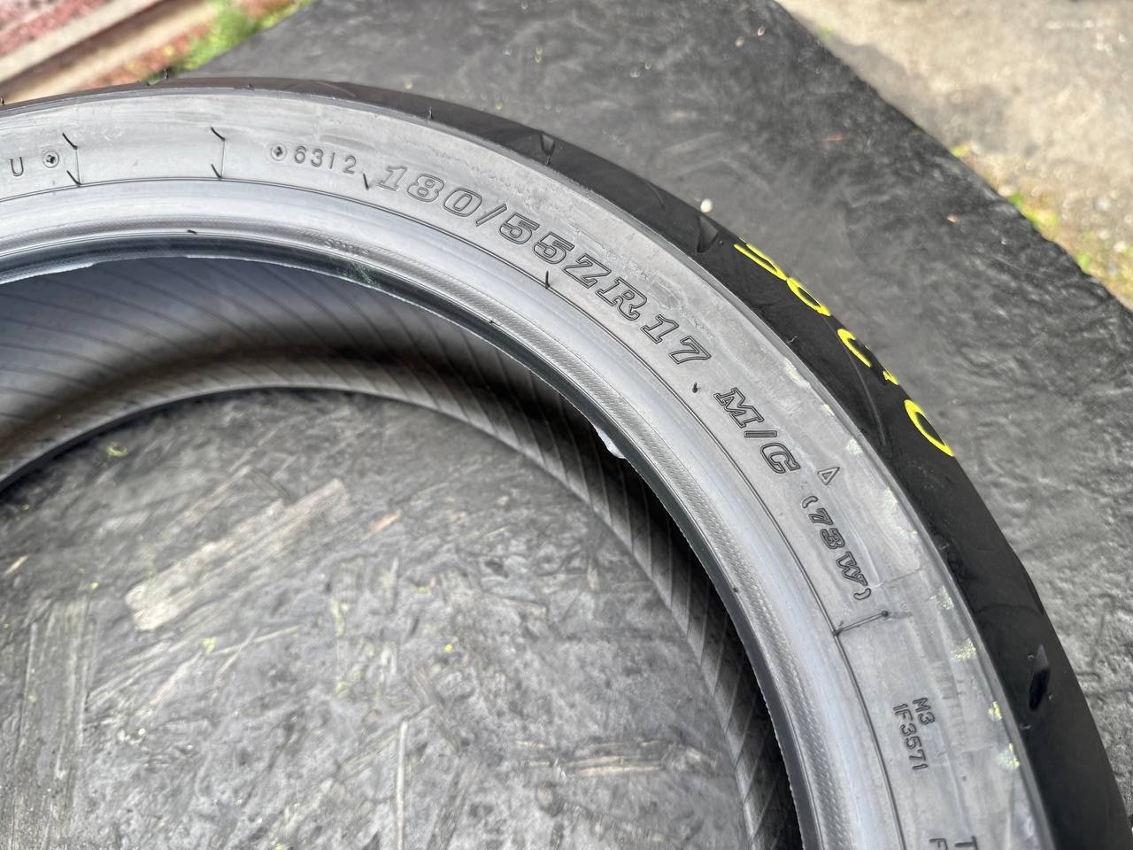 180/55 R17 Dunlop SportMax RoadSport 2