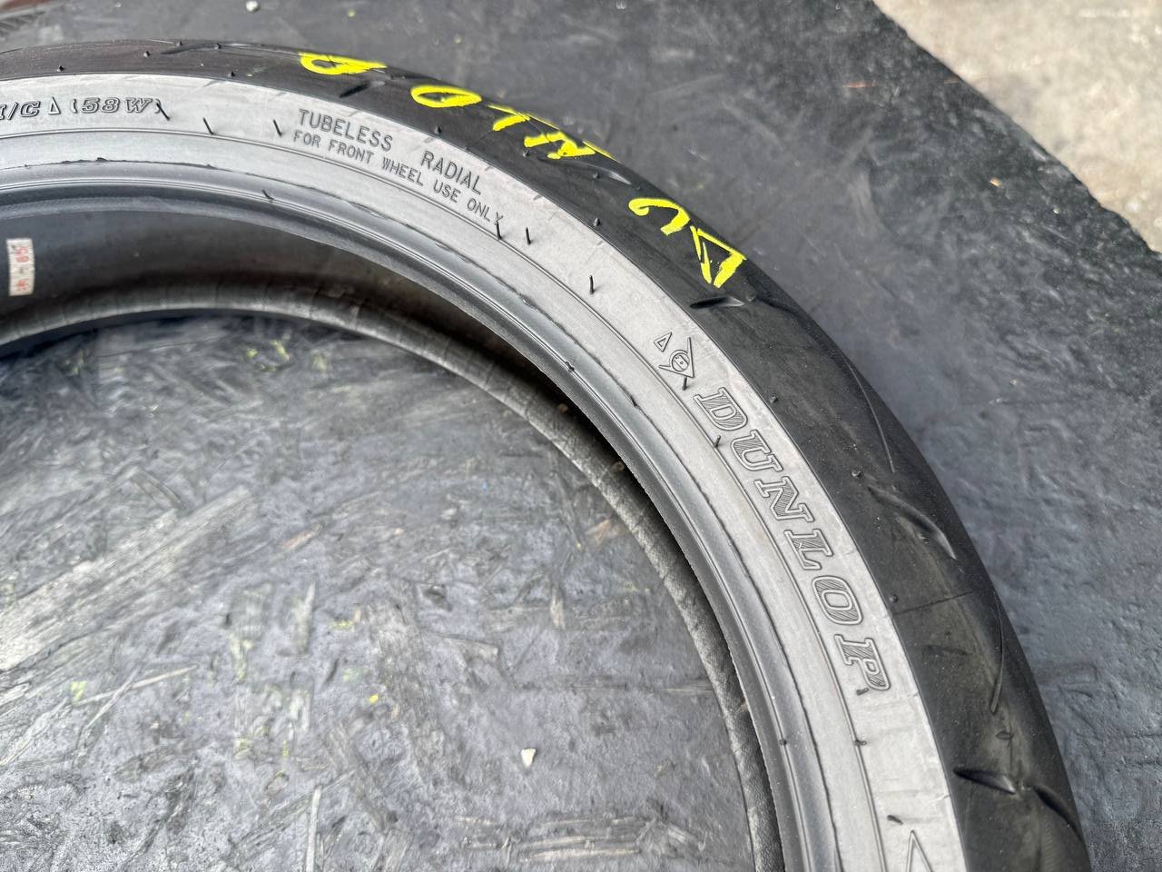 120/70 R17 Dunlop SportMax RoadSport 2