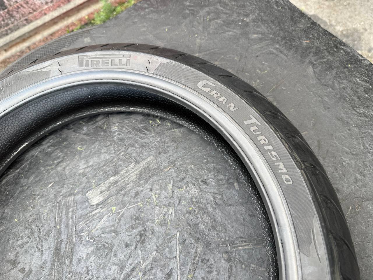 120/70 R17 Pirelli Angel GT II