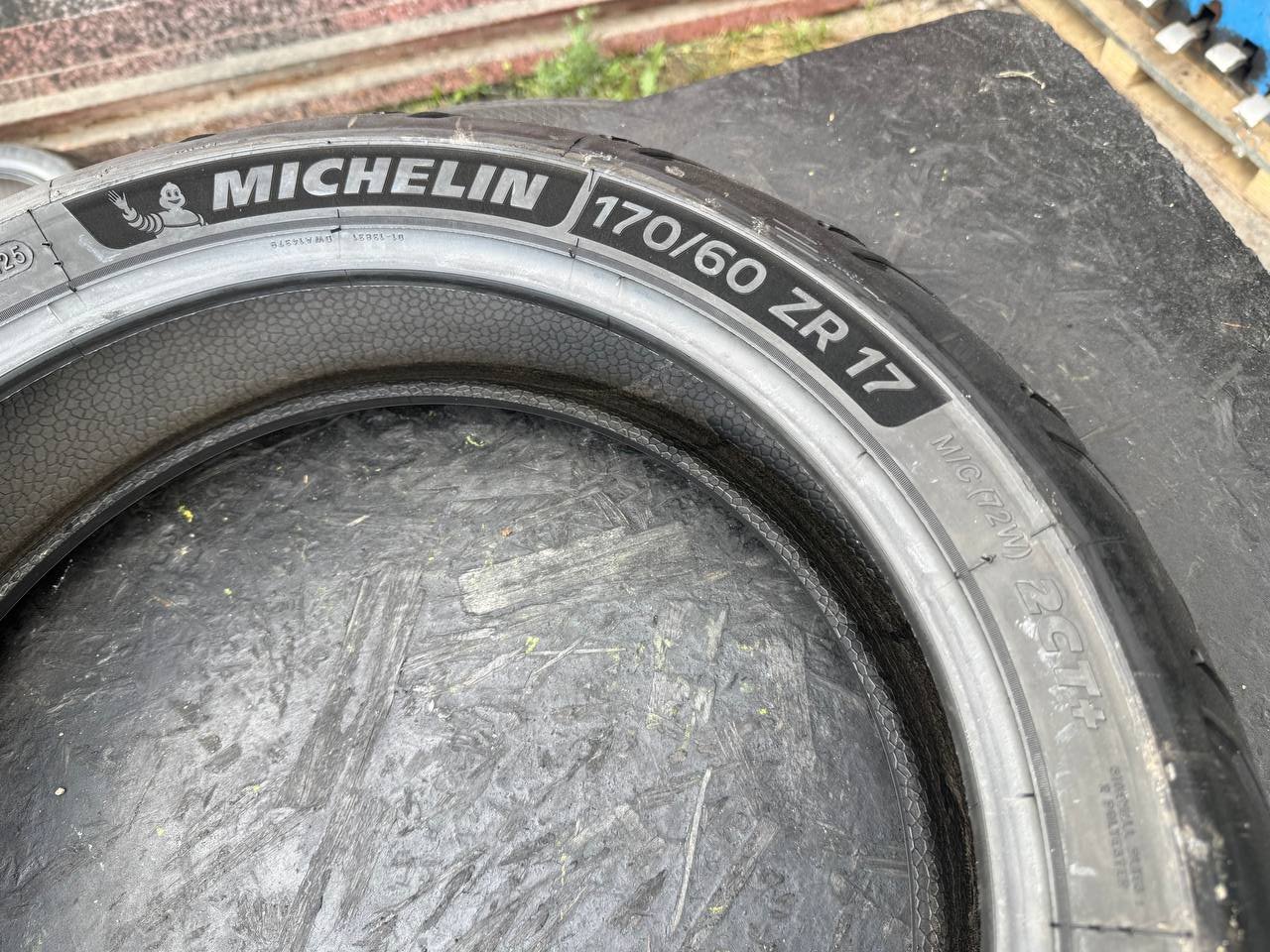 170/60 R17 Michelin Road 6