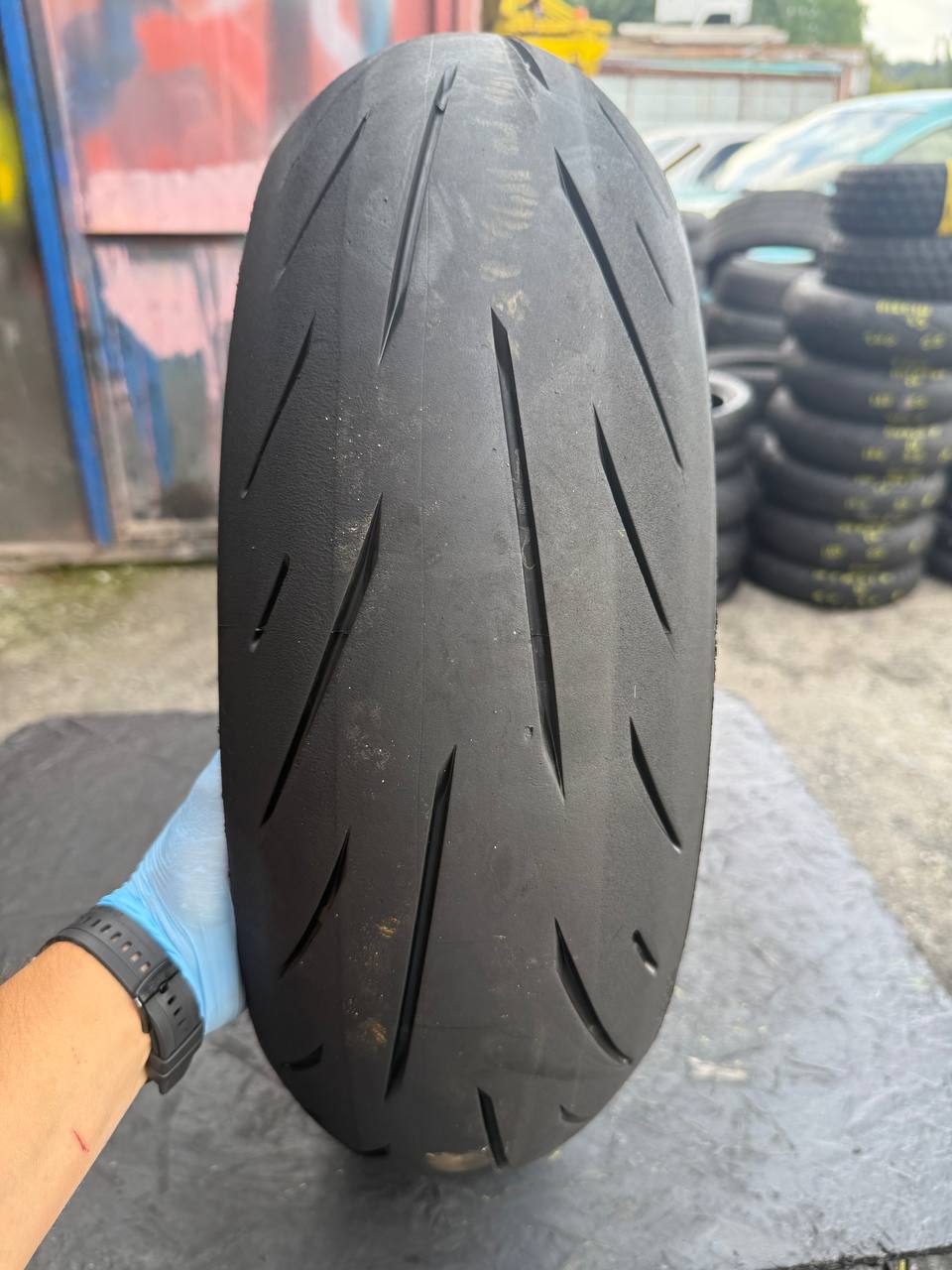180/55 R17 Bridgestone Battlax Hypersport S22R