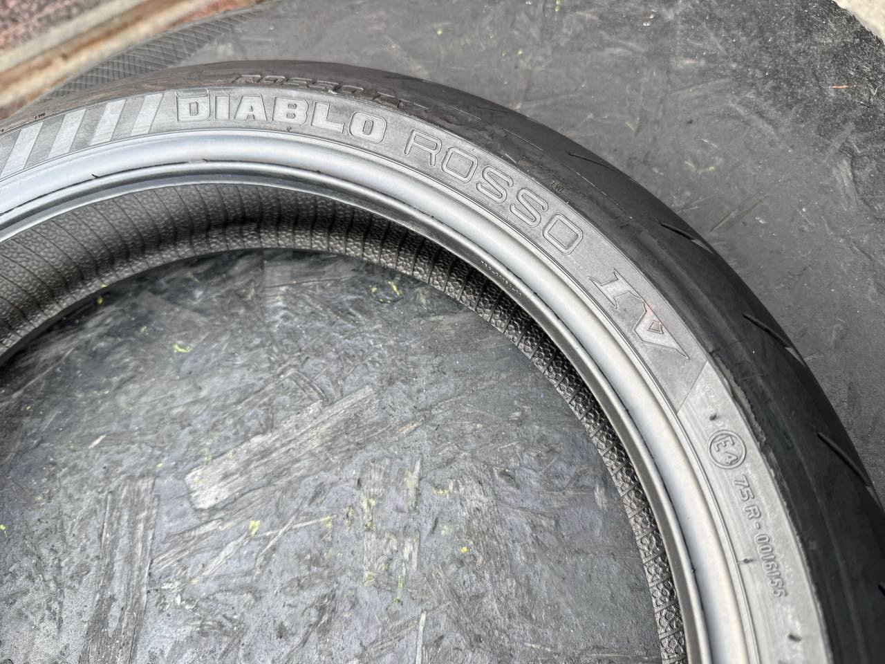 120/70 R17 Pirelli Diablo Rosso IV