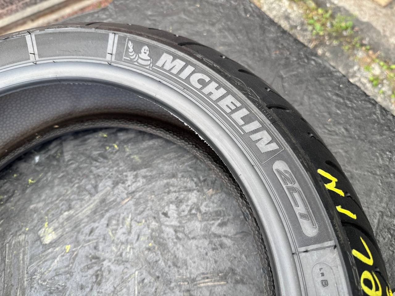 180/55 R17 Michelin Pilot Road 4 GT
