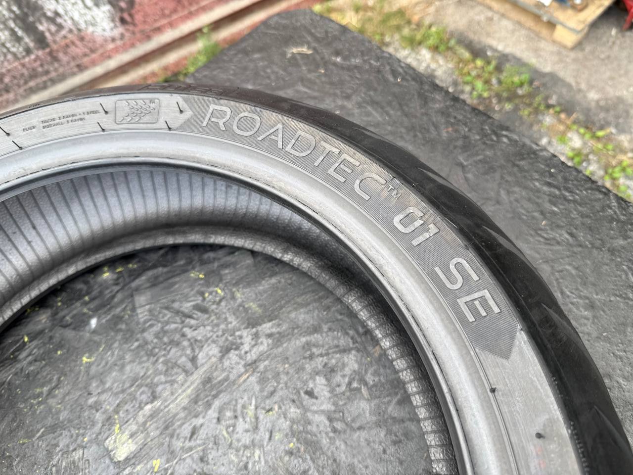 180/55 R17 Metzeler Roadtec 01 SE