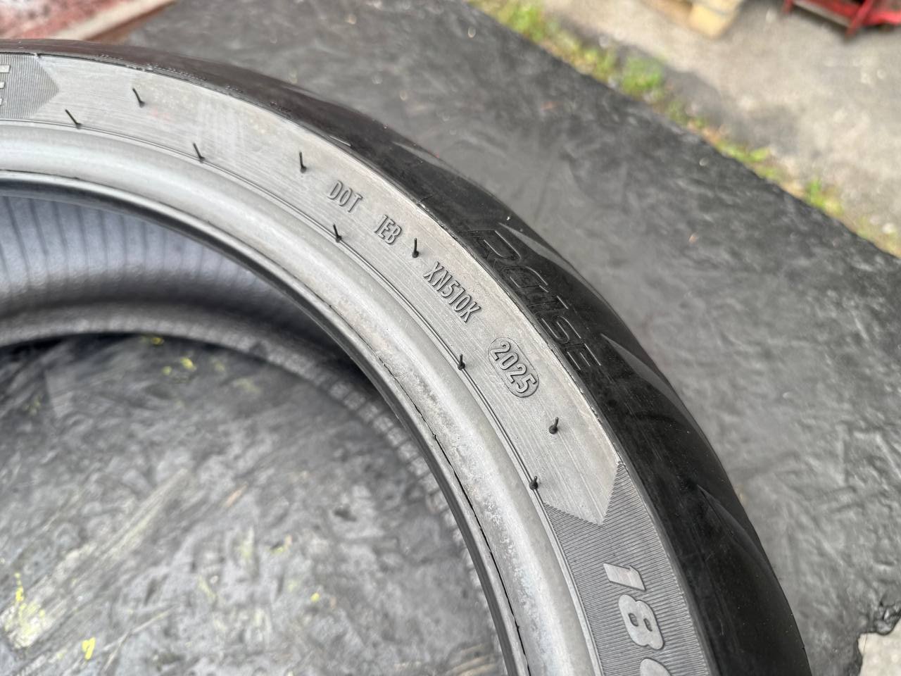 180/55 R17 Metzeler Roadtec 01 SE
