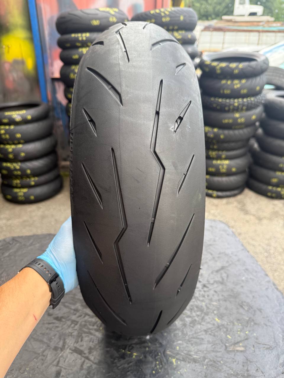 180/55 R17 Pirelli Diablo Rosso IV