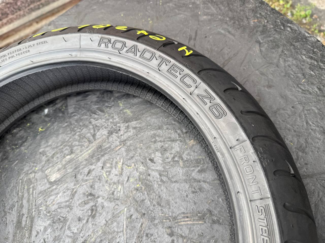 120/70 R17 Metzeler Roadtec Z6