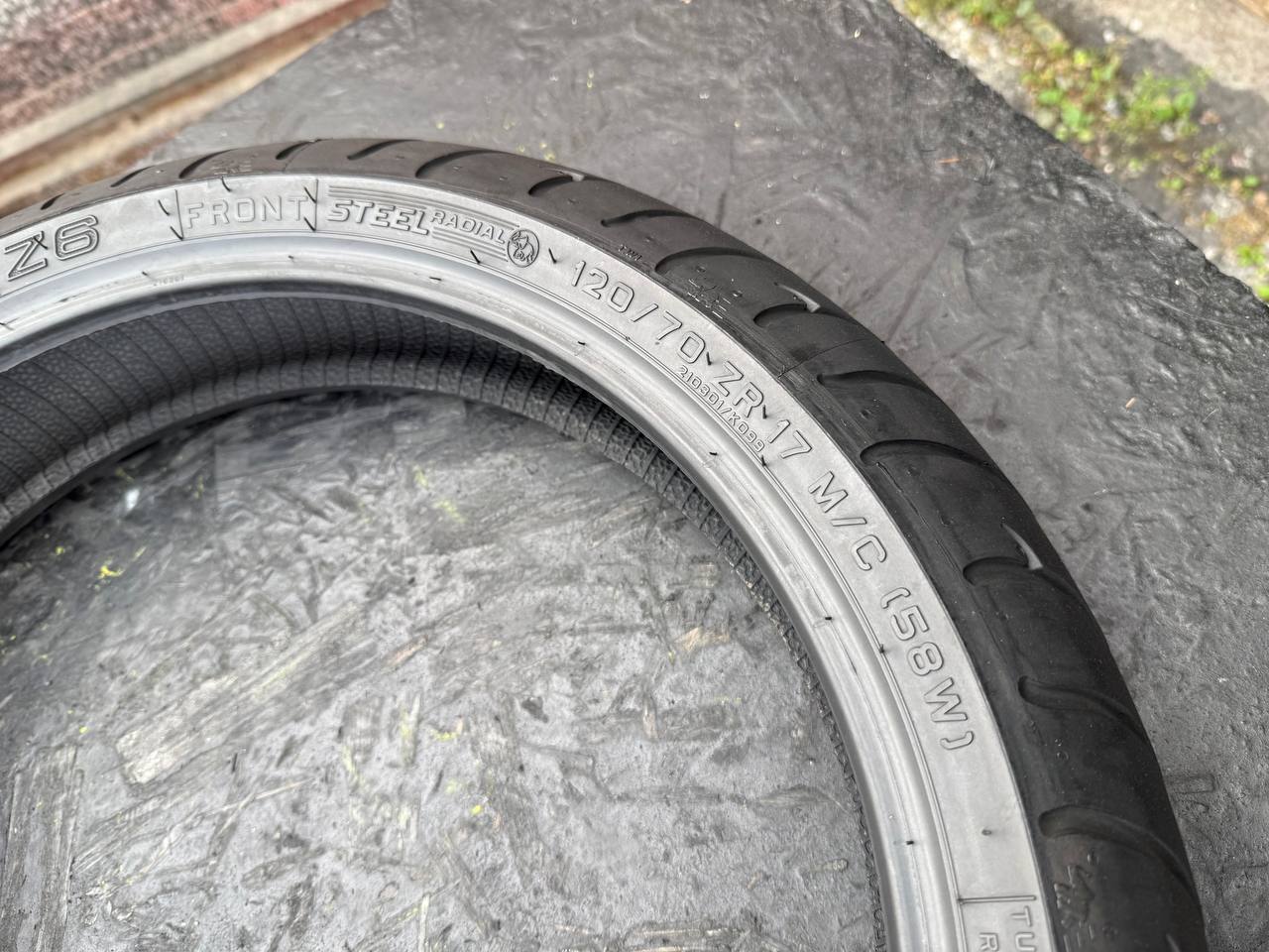 120/70 R17 Metzeler Roadtec Z6