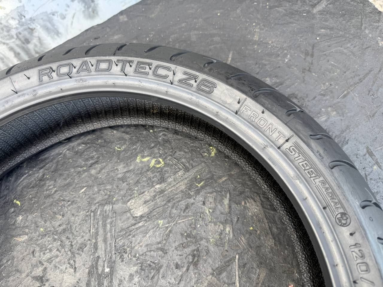 120/70 R17 Metzeler Roadtec Z6