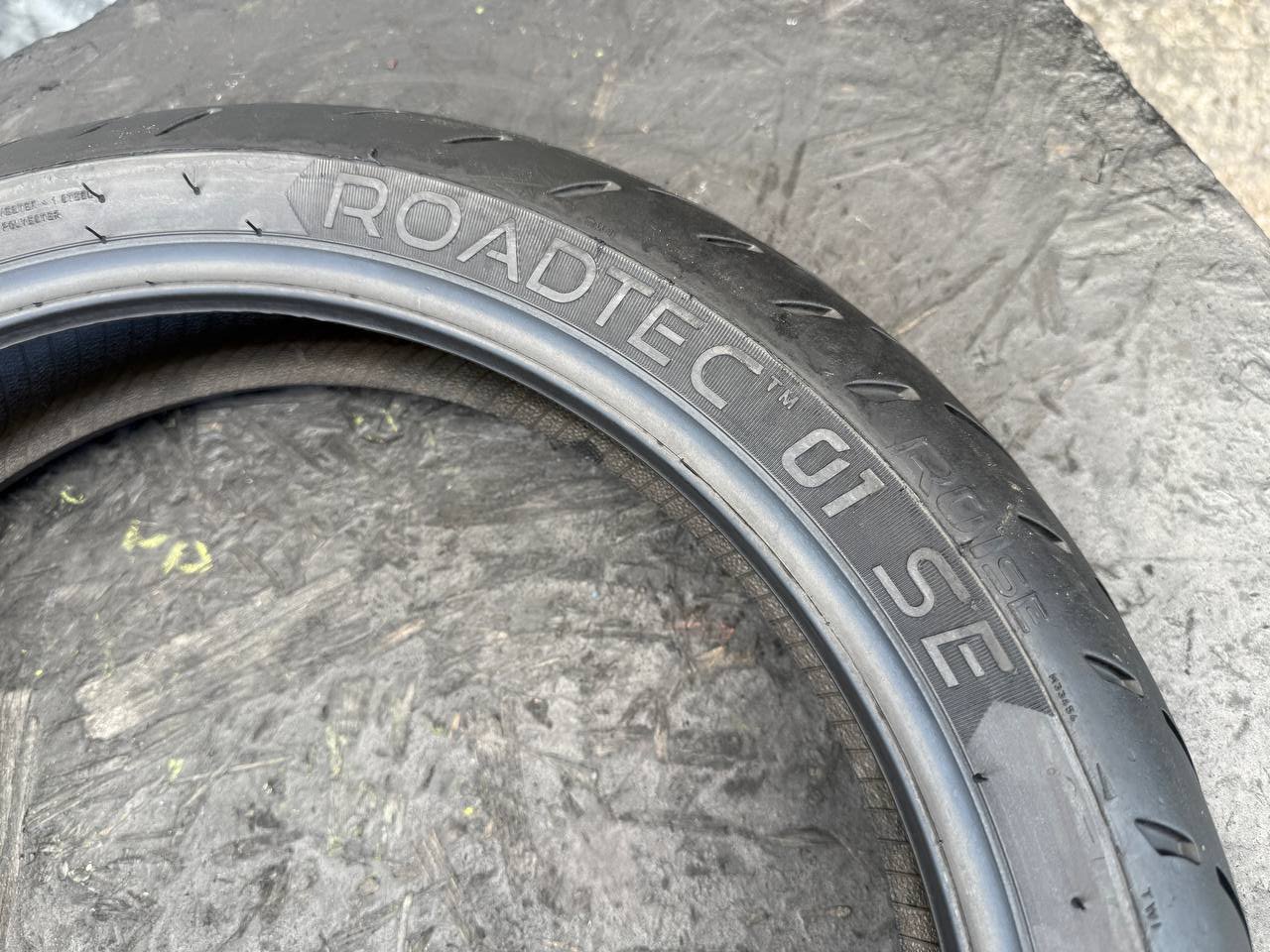 120/70 R17 Metzeler Roadtec 01 SE
