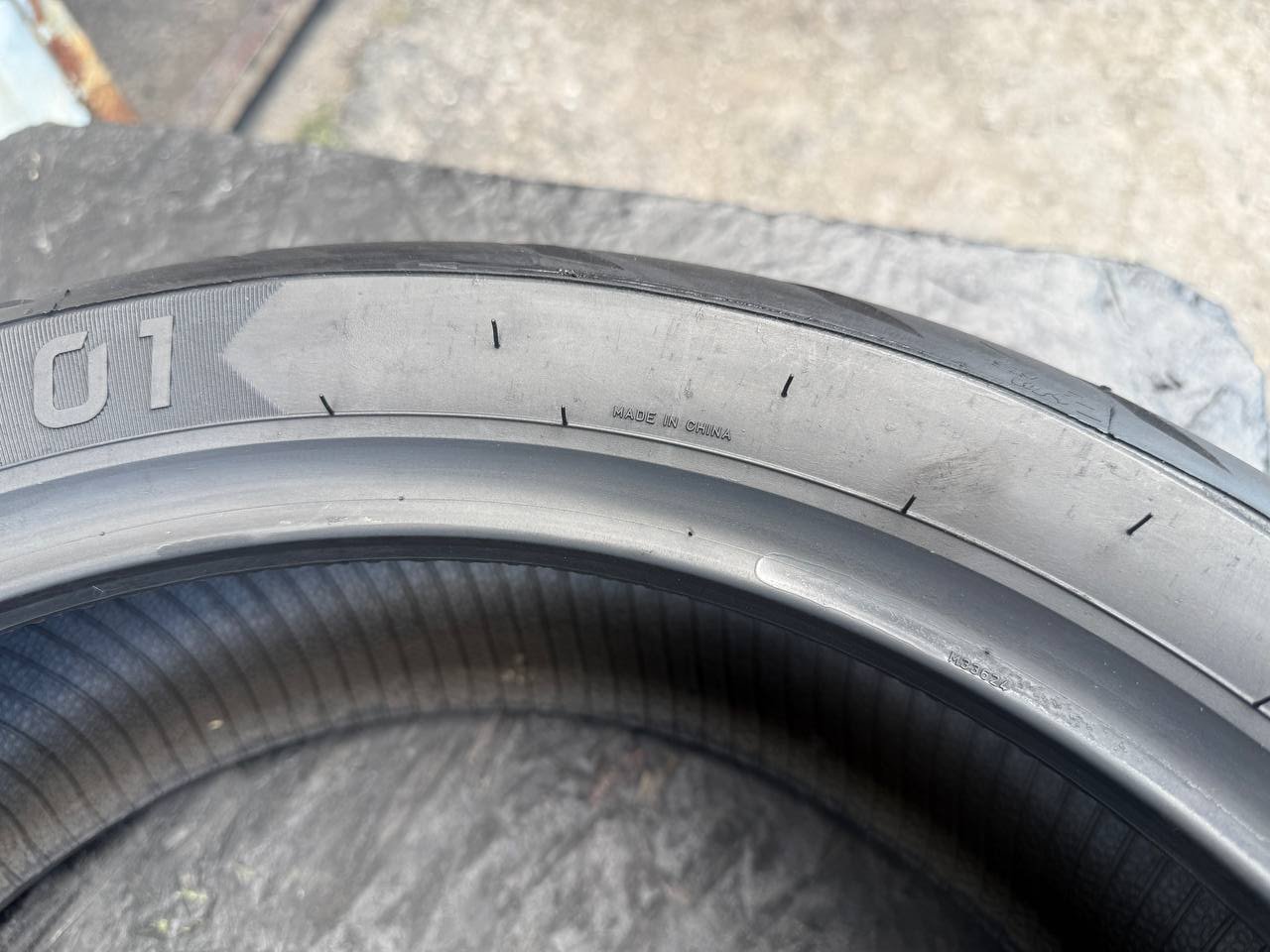 190/55 R17 Metzeler Roadtec 01