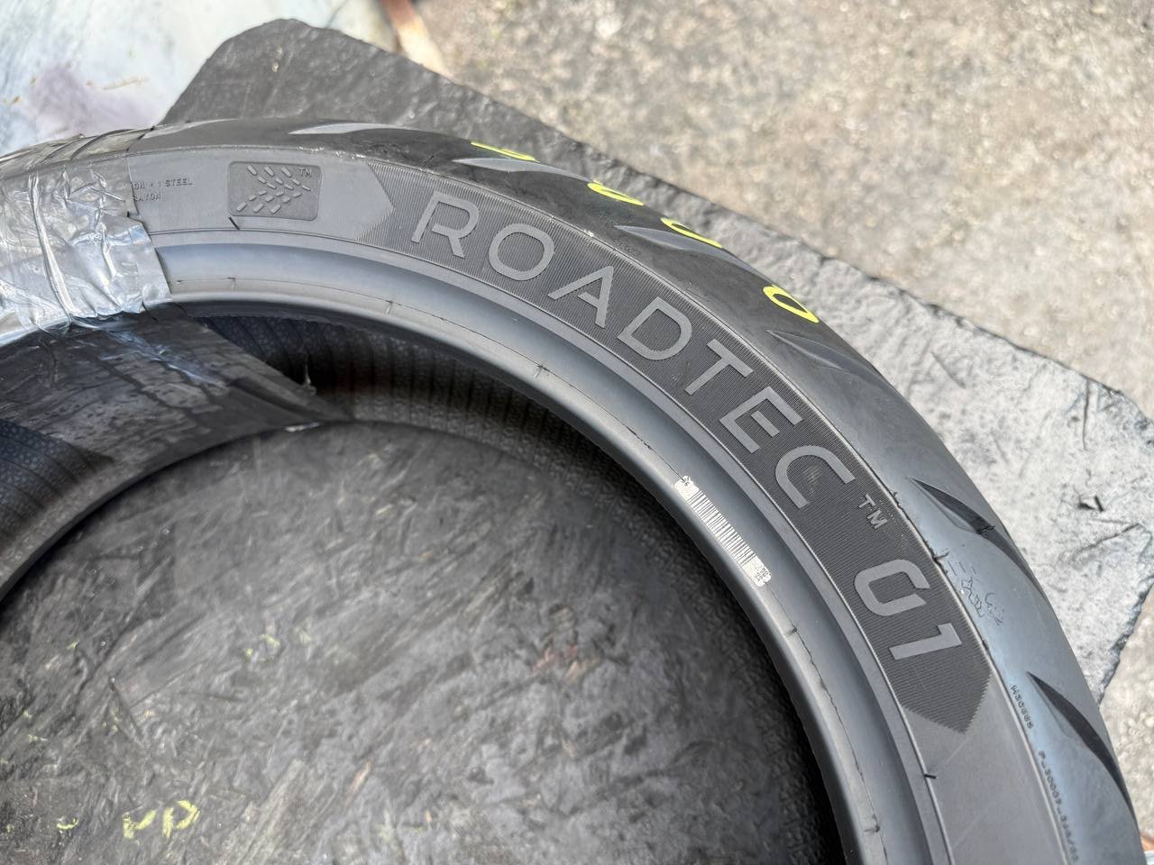 190/55 R17 Metzeler Roadtec 01