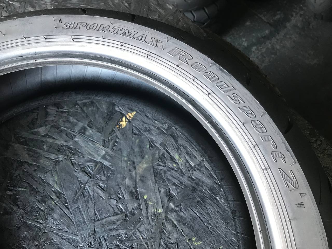 160/60 R17 Dunlop SportMax RoadSport 2
