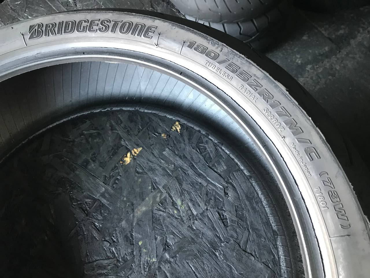 180/55 R17 Bridgestone Battlax Hypersport S22R