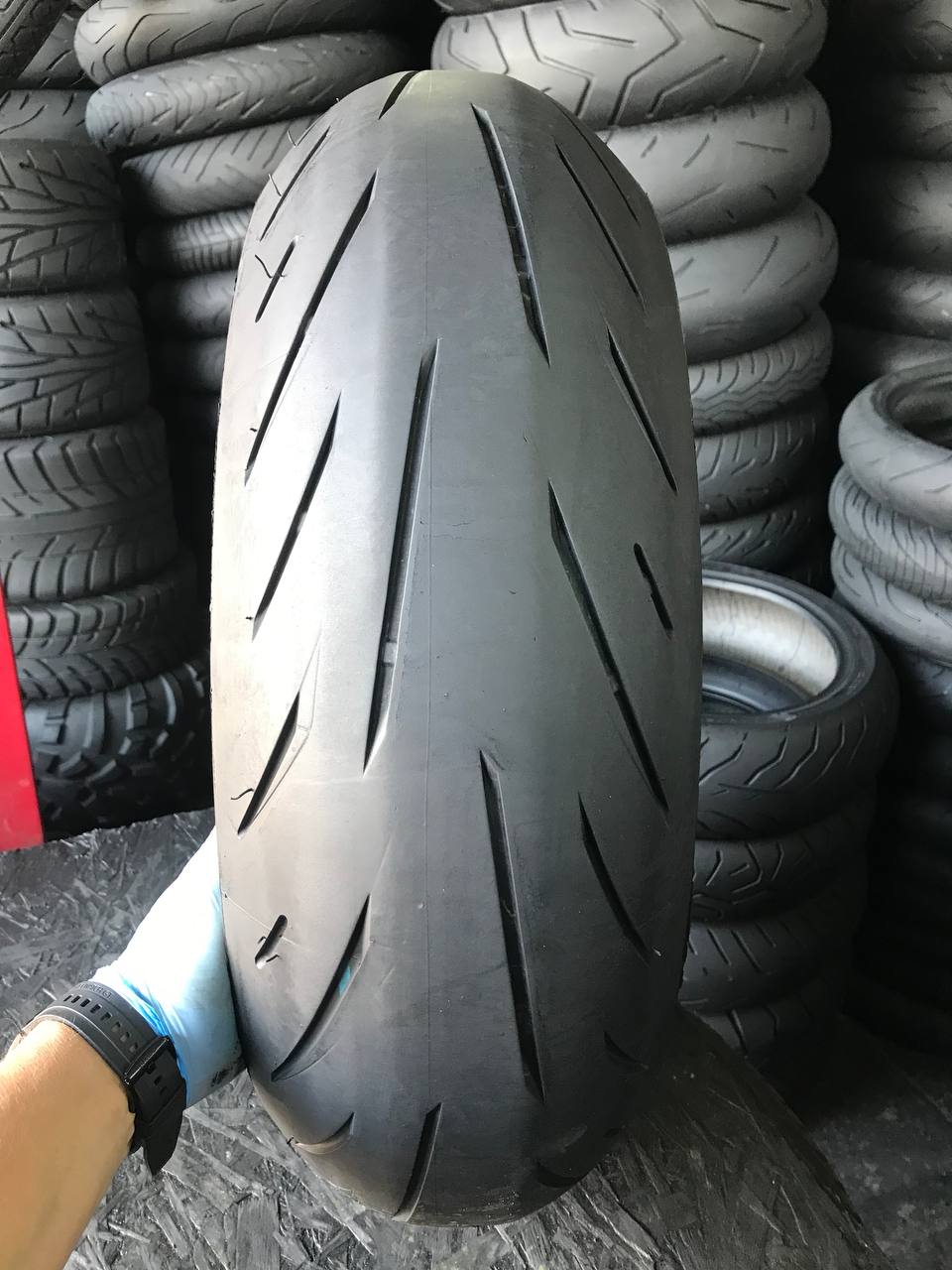 180/55 R17 Bridgestone Battlax Hypersport S22R