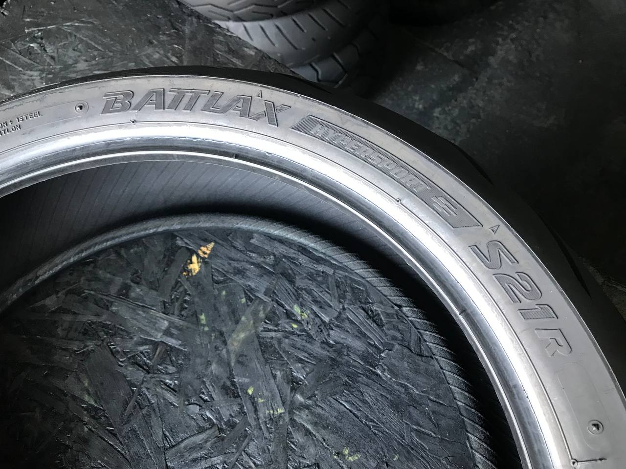 160/60 R17 Bridgestone Battlax Hypersport S21R