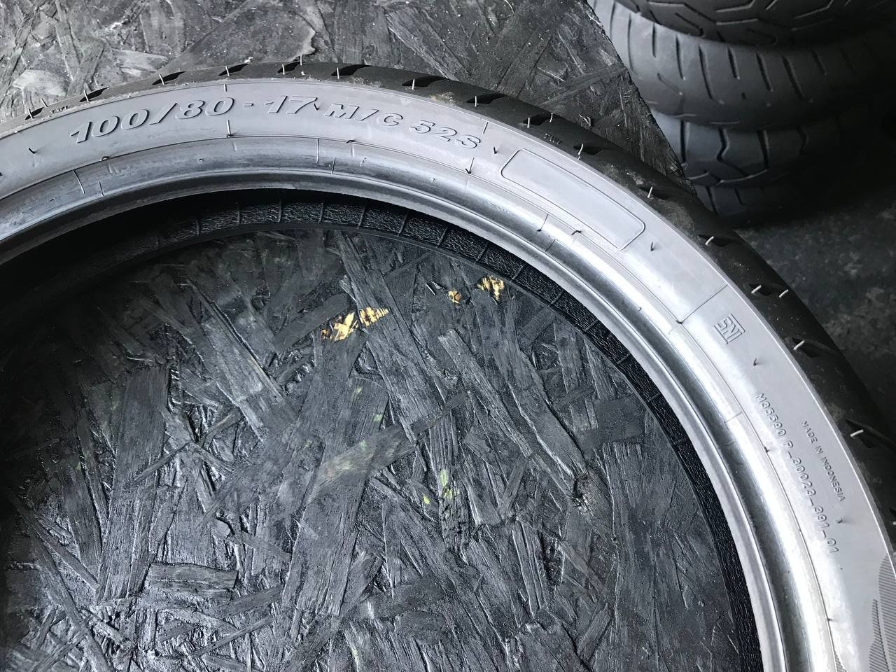 100/80 R17 Pirelli Angel Gity