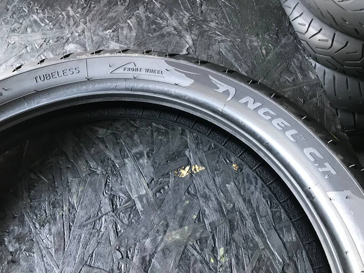 100/80 R17 Pirelli Angel Gity