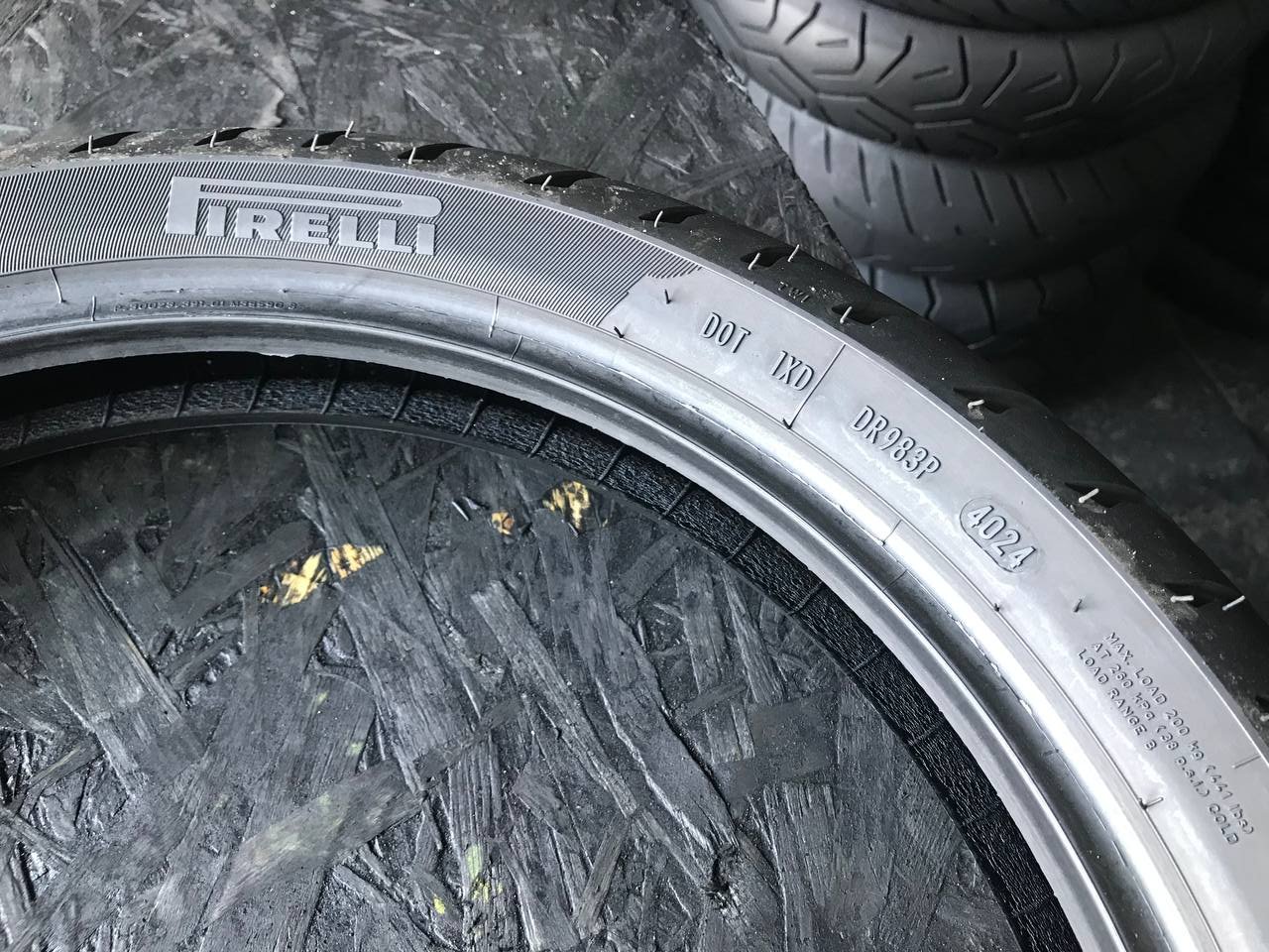 100/80 R17 Pirelli Angel Gity
